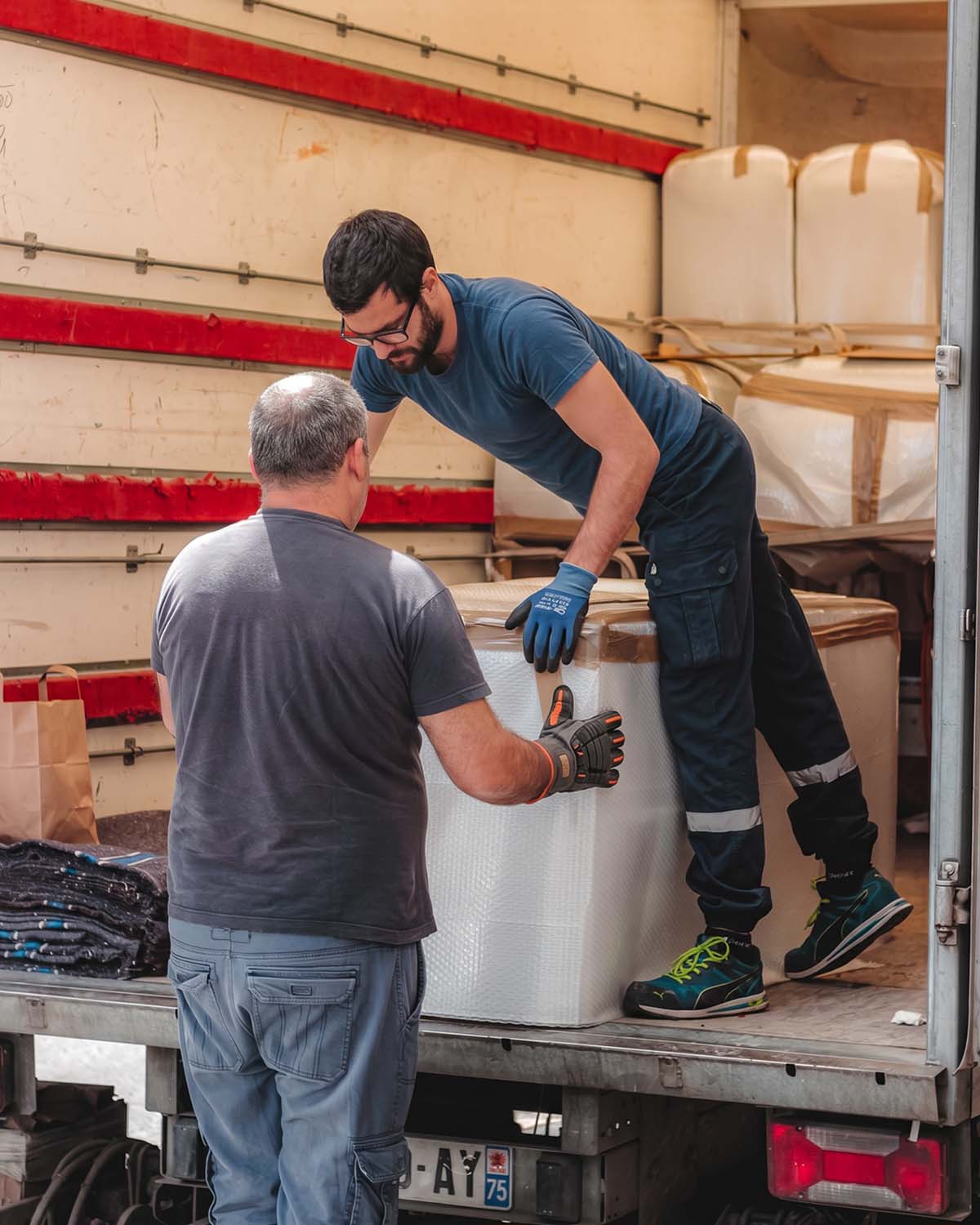 Esterna Servizi offre la sua esperienza nell'erogazione di servizi logistici e di facchinaggio. La nostra azienda gestisce magazzini, svolge servizi di movimentazione merci, preparazione dei colli e si occupa di tutti i processi a monte e a valle delle attività produttive.