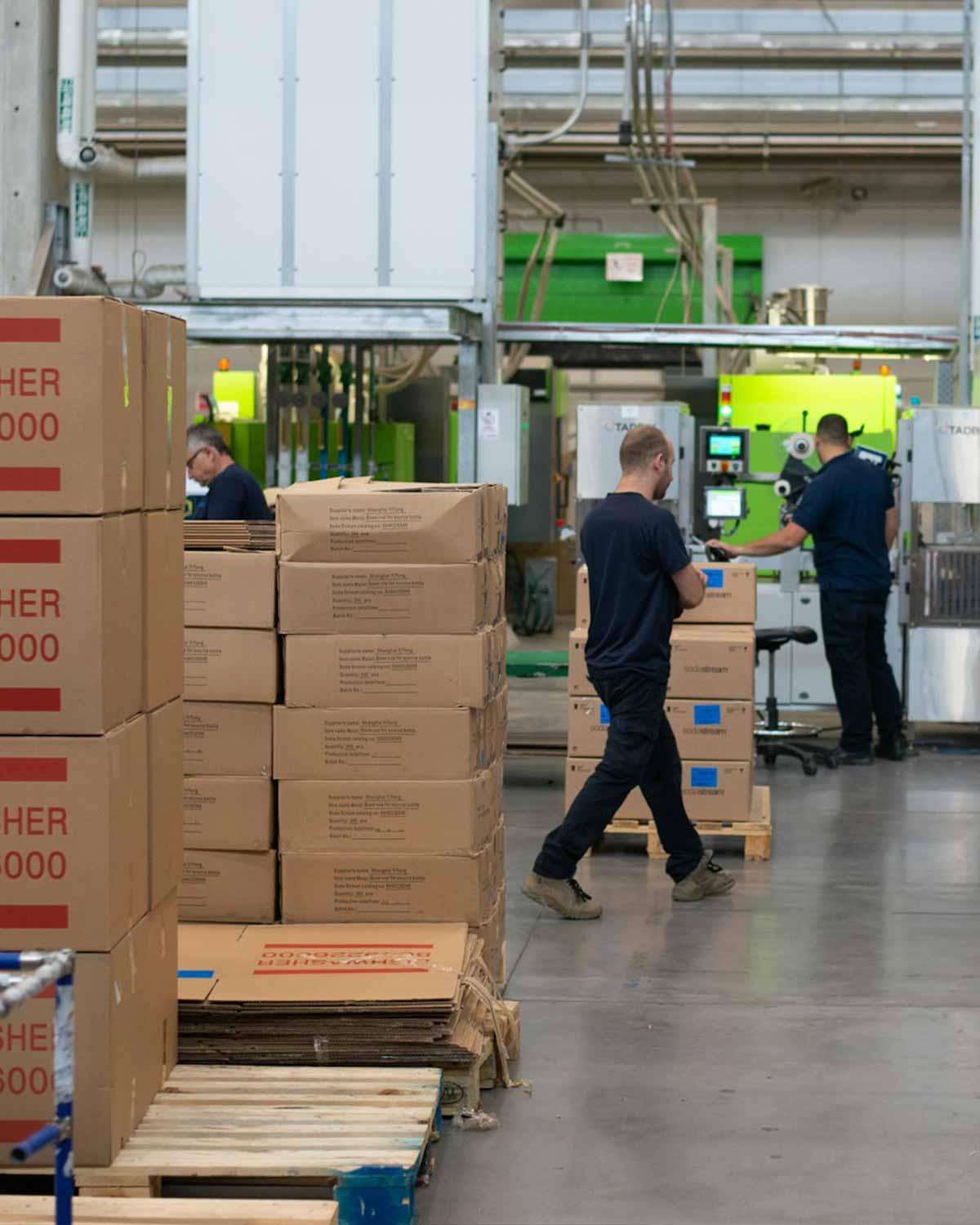 Esterna Servizi offre la sua esperienza nell'erogazione di servizi logistici. La società gestisce magazzini, svolge servizi di movimentazione merci, preparazione dei colli e si occupa di tutti i processi a monte e a valle delle attività produttive.
